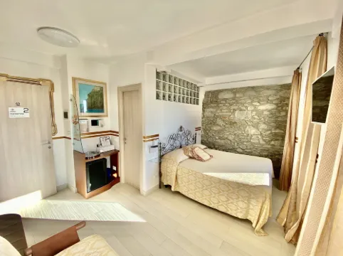 馬納羅拉喬凡尼客房酒店