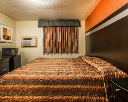 Rodeway Inn Hotels near North Newark Station