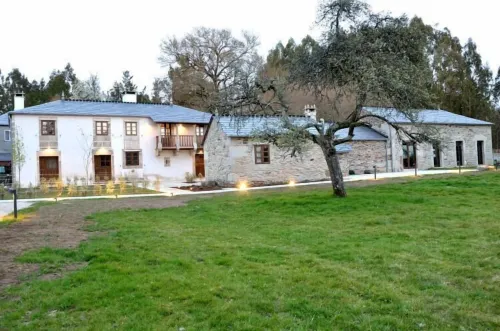 Habitaciones la Cuevona de Guitiriz,Parga, en El Camino Norte Lugo - Villas