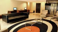 725 Continental Hotel - Business