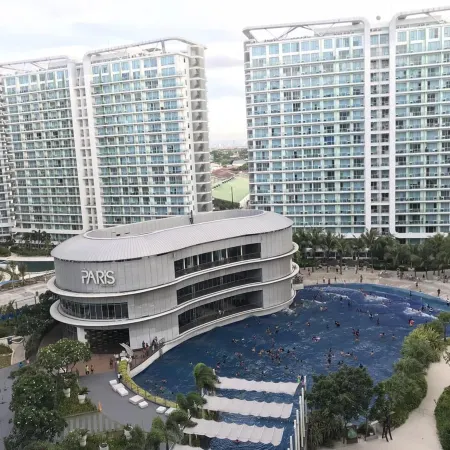 Azure Luxury City Suites by Vacationsph