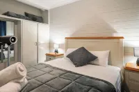549 Apartments - 3-Star