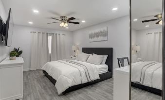 Executive 2 Bdrm Condo in the Heart of Biltmore!