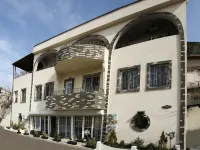 La Casa Hotel Yerevan โรงแรมใกล้พิพิธภัณฑ์เอกสารโบราณมาเทนาดารัน