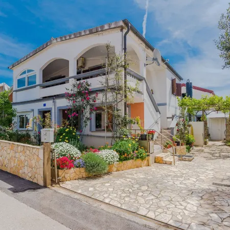 Apartment Hrg Hotels in Vir