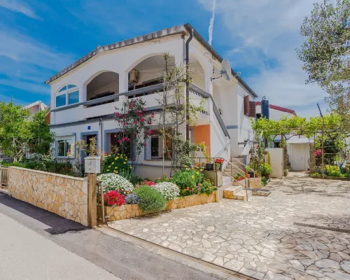 Apartment Hrg Hotels in Vir