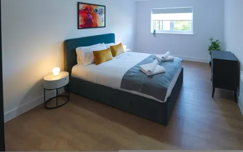 Luxury Manchester Apartment - Blue