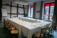 Logis Hôtel de la Cloche Hôtels à : Obernai