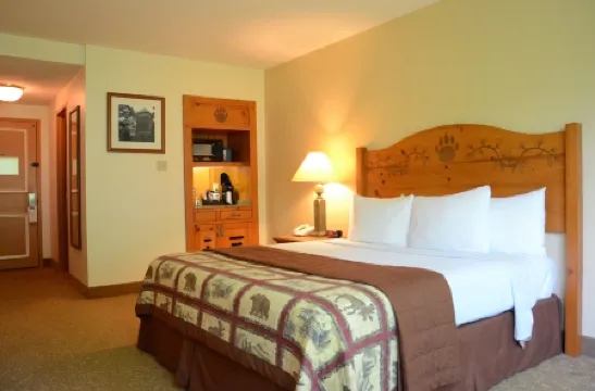 Overlook Lodge and Stone Cottages at Bear Mountain