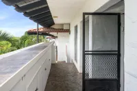 Big Island Casa de Emdeko A308 Condo