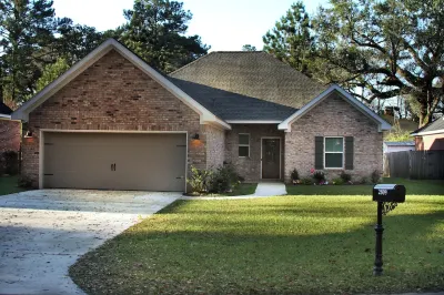 4 Bedroom , Lavish Euro Style Boutique ,Home Alabama Hotels near Mirror Lake Racquet Club