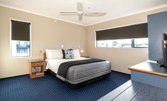 Bay City Motor Lodge
