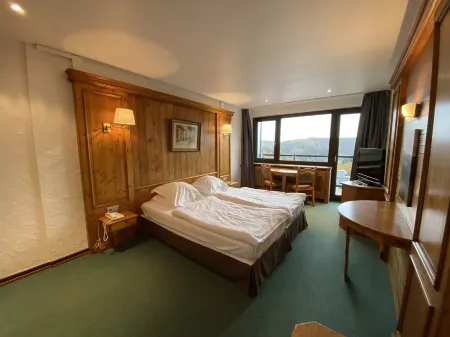 Logis Hôtel-Restaurant Aux Trois Roses