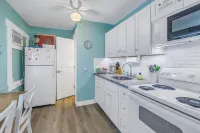 Coastal Getaway Retreat–Steps to the Beach! Studio/1BA. Sleeps 2. In 4-Plex.Pool