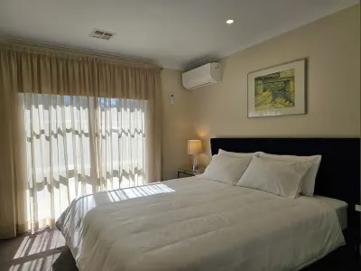 Two-bedroom duplex in central Canberra Các khách sạn ở 