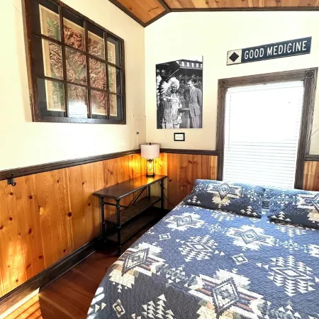 Beautiful Luxury Cabin Near Two Medicine Lake