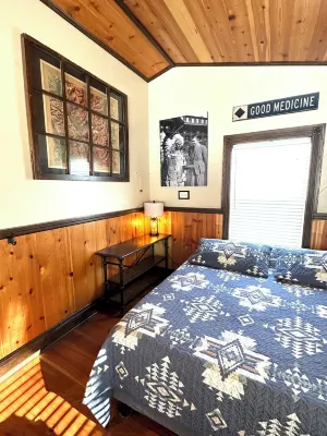 Beautiful Luxury Cabin Near Two Medicine Lake