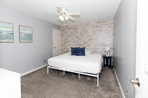 Steps to Waterfront and Vibrant Dining Scene - Charming Cozy Escape Hotels in Sandusky