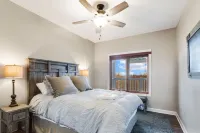 Stunning Long-Range Views and Game Room - Spacious Mountain Retreat