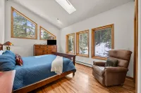 Direct Creek Access and Stunning Forest Views - Tranquil Secluded Cabin Hotel a Clear Creek County