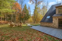 Game Den and Home Theater Oasis - Stunning Alpine Lodge Hotels in Medusa