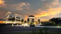 Jamboo Kingdom Hotel & Resort Hotel dekat Camp Waduk Wonorejo