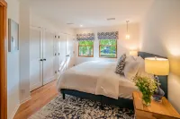 Expansive Ocean Views and Relaxing Hot Tub - Stunning Coastal Haven