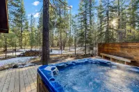 Cozy Cabin with Hot Tub and Sharc Passes - Inviting Family Retreat