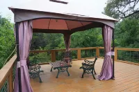 Scenic Outdoor Space and Stone Pizza Oven - Charming Inviting Oasis