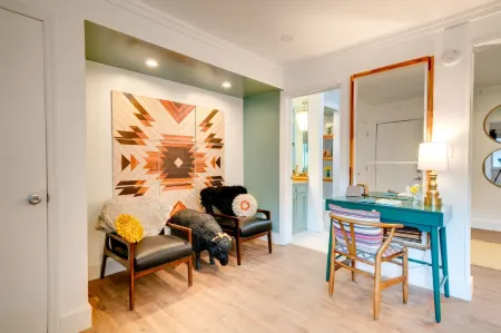 Stylish Condo with Pool and Cozy Amenities - Vibrant Chic Getaway