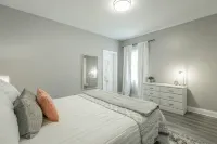 Amazing Chic - One Block from Bridge, Restaurants, Museum