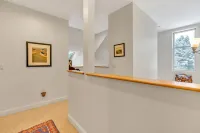 Cozy Fireplace and Quechee Club Access - Charming Vermont Retreat Hotels in Quechee