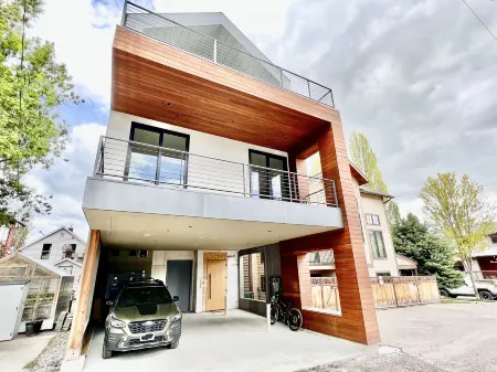 New, Executive Luxurious Townhome, Downtown Whitefish, Amazing Views, Sleeps 8!