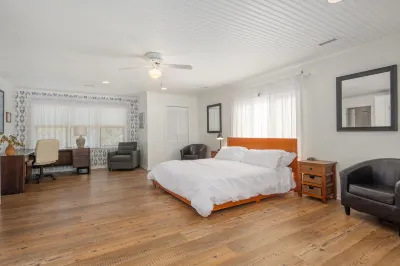 Private Boat Dock and Scenic Canal Views - Serene Charming Retreat