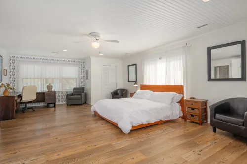 Private Boat Dock and Scenic Canal Views - Serene Charming Retreat Hotels in Hatteras