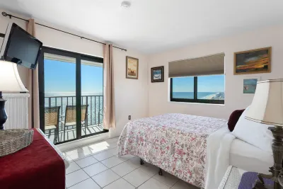 Breathtaking Ocean Views and Resort Pools - Elegant Beach Haven Hotels in Surfside Beach