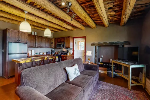 Luxe 2-Unit Hideaway: Suite & Casita w/ Full Kitchens - Walk to Dining, Dogs OK Hotels in Ranchos de Taos