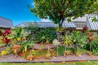 Golf course-view condo with 2 lanais, pool, beach access, game room, & fast WiFi