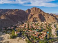 Cozy Fireplace and Scenic Private Patio - Luxurious Modern Getaway Hotels in La Quinta