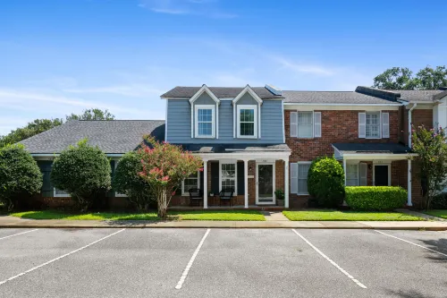 Private Backyard and Southern Comfort - Charming Townhouse Retreat