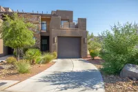 Golf Course Access and Heated Pool - Stunning Luxury Haven