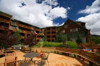 Cozy Condo with Outdoor Hot Tubs and Scenic Views - Charming Mountain Retreat