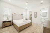 Spacious Getaway with Propane Grill - Charming Coastal Retreat Hotel di Sunnyside