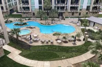 Dog-friendly & spacious condo with lake views, pool, large balcony, & W/D Hotels in Horseshoe Bay