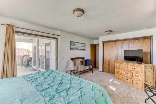 Private Hot Tub and Ocean Views - Charming Retro Retreat Hotels in Lincoln City