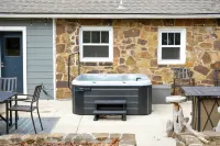 Hot Tub and Fenced Yard Oasis - Charming Historic Retreat