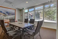 Cozy Efficiency in Village Square - Walk to Slopes with Shared Hot Tub Hotels in Copper Mountain