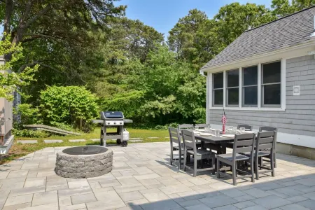 Stunning Beach House with Panoramic Views - Charming Coastal Retreat