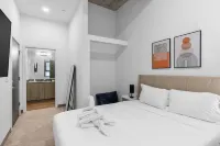 Stylish Retreat with Fully Equipped Kitchen - Modern Comfort and Convenience