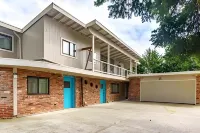 Large Deck and Multiple Living Spaces - Gorgeous Spacious Haven Hotels near Des Moines Creek Trail